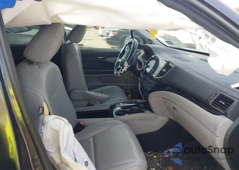 2019 Honda Pilot Touring из США, поврежденный, VIN 5FNYF5H91KB003981